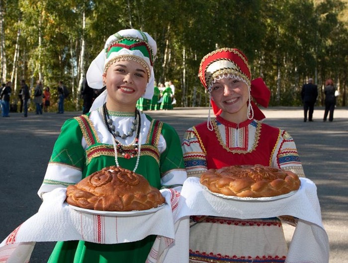 Как русский человек должен обращаться с хлебом
