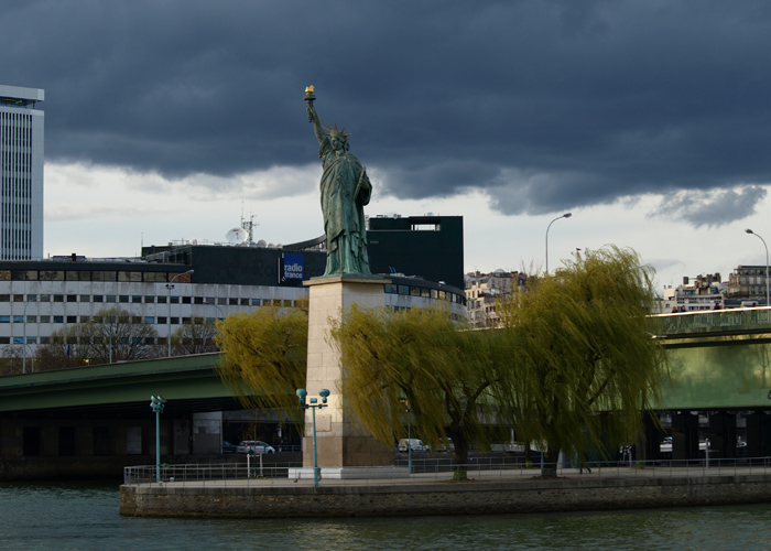 Статуя Свободы в Париже Фото Amber Lacerta