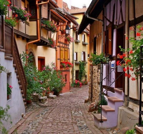 Улица в коммуне Эгисхайм (Eguisheim), Франция