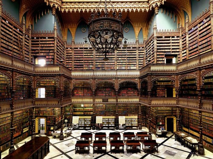Была основана в 1837 г. 43 португальскими иммигрантами, среди примерно 350 тысяч единиц книг встречаются редкие экземпляры датированные началом XVI века.