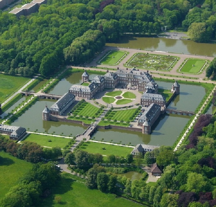 Немецкий замок, известен как «Версаль Вестфалии».